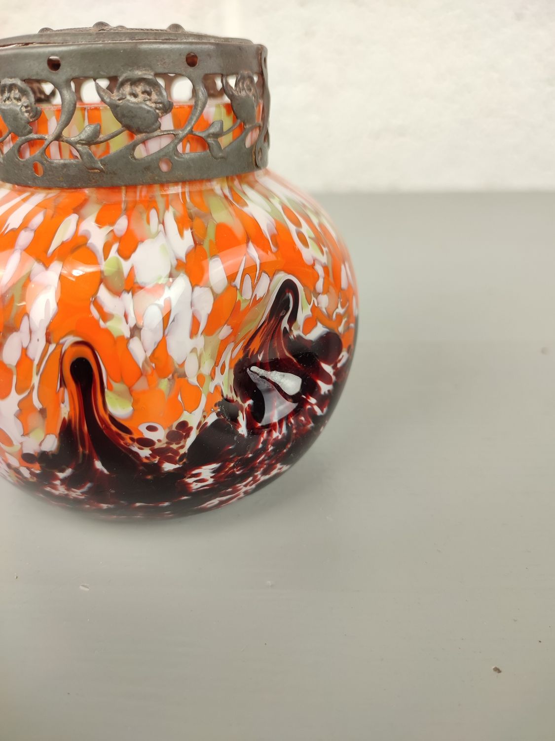 Antique pique fleur in splatter glass