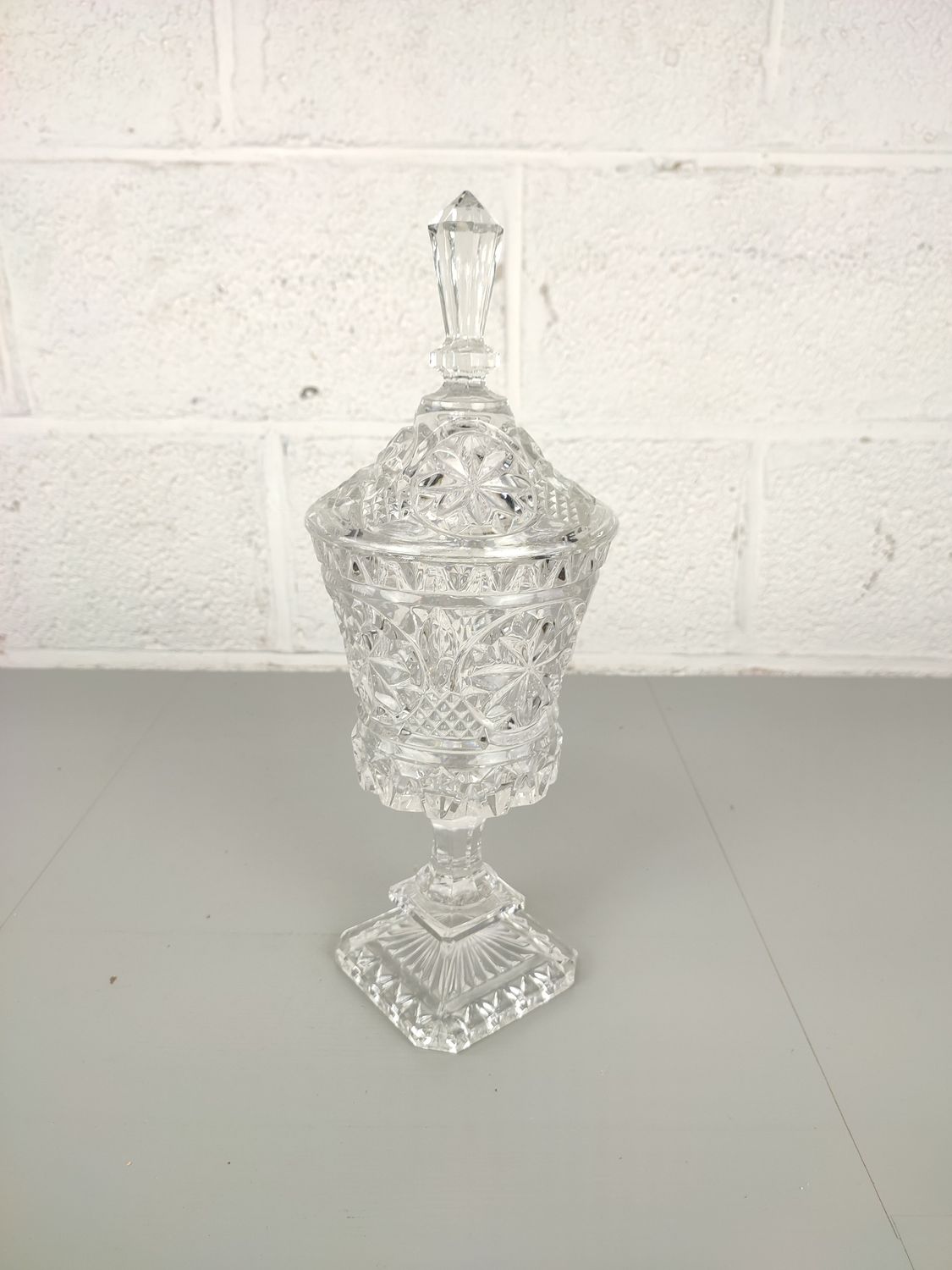 Large crystal bonbonnière