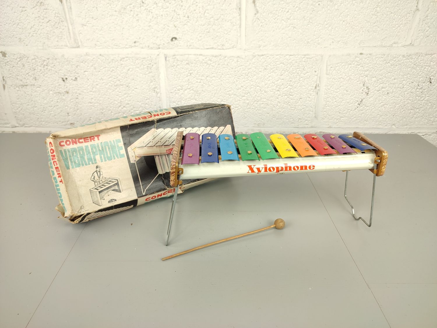 Taiyo xylophone tin toy