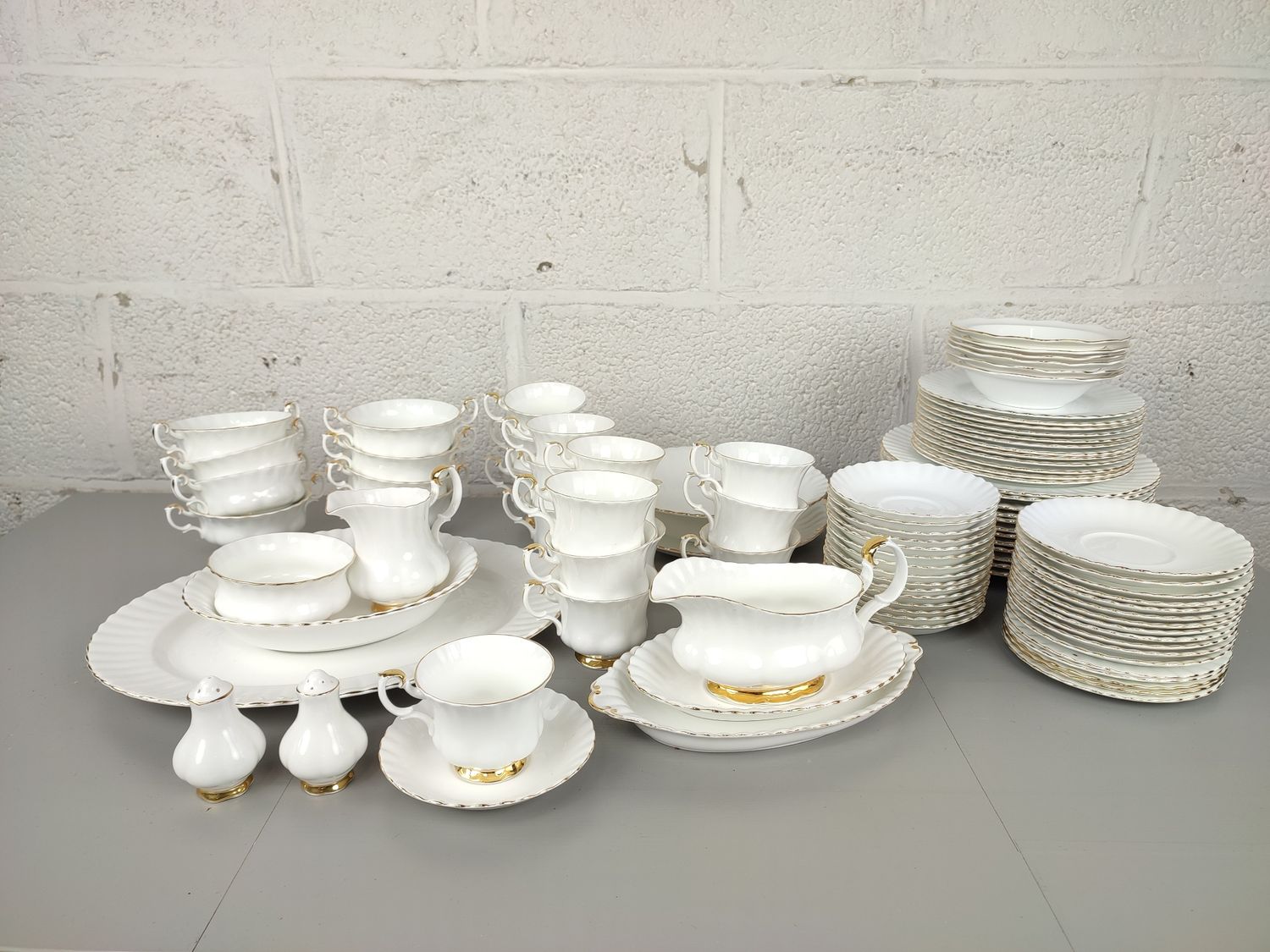 Royal Albert Val D&#39;or tableware 95 pieces