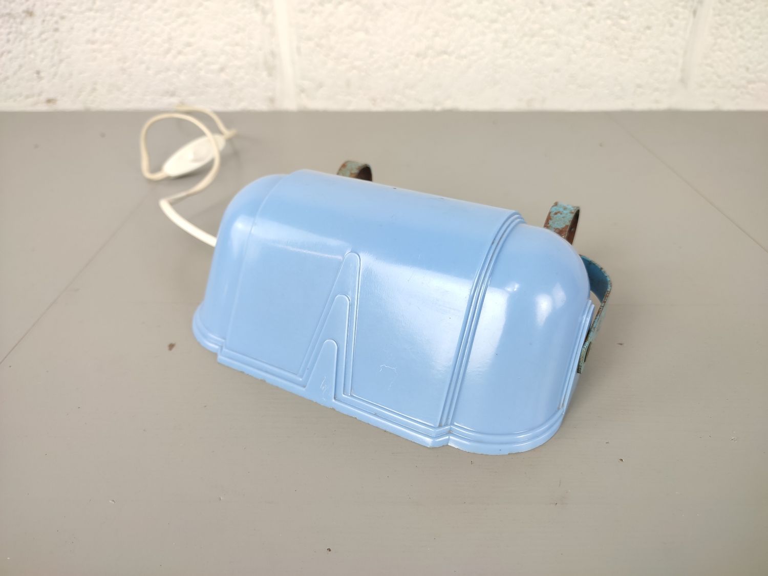 1940&#39;s Uderwriters&#39; Laboratories lamp