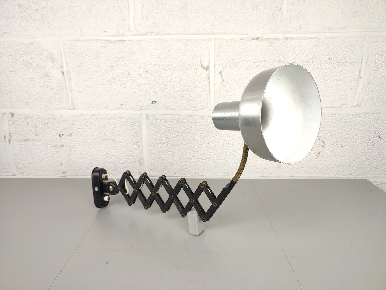 Vintage scissor lamp