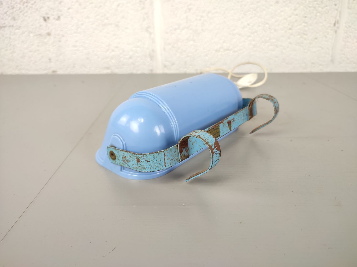 1940's Uderwriters' Laboratories lamp
