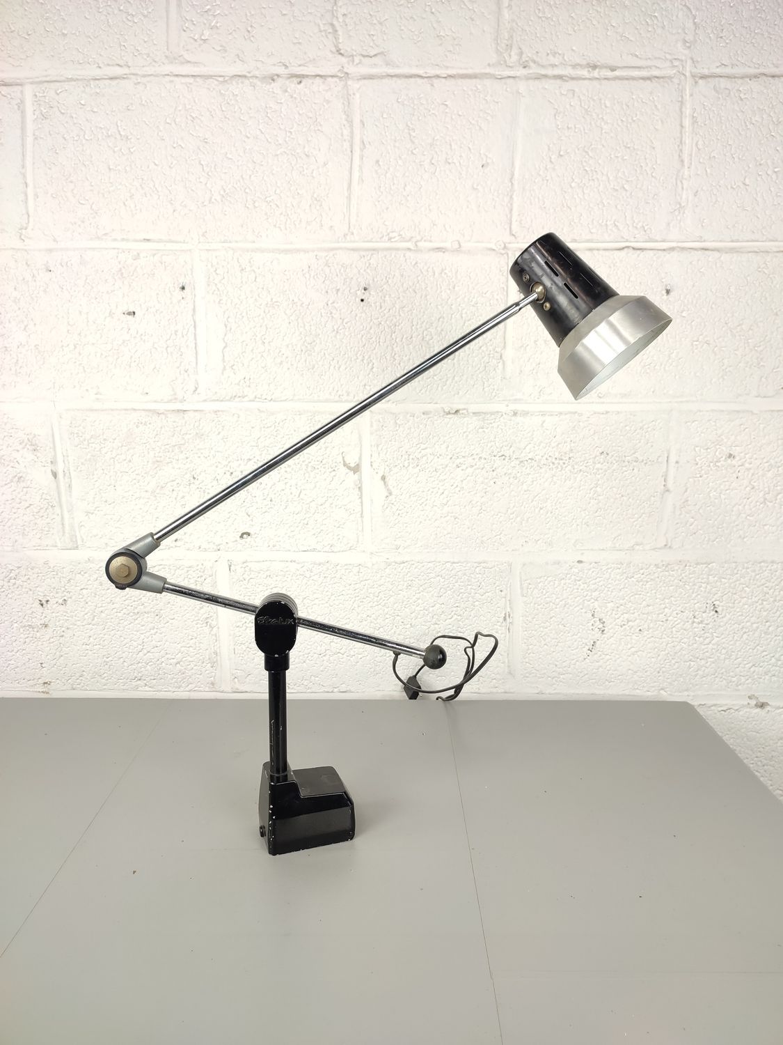 Workshop hinge lamp