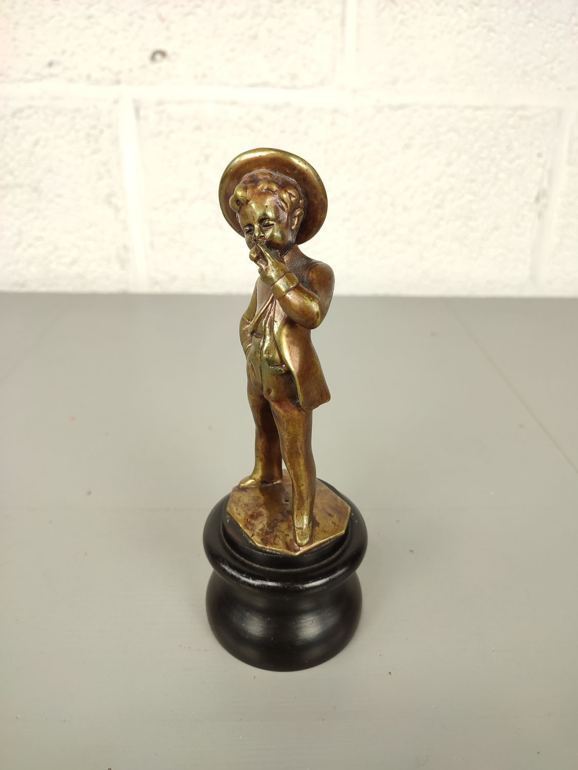 Bronze statue of a smoking boy