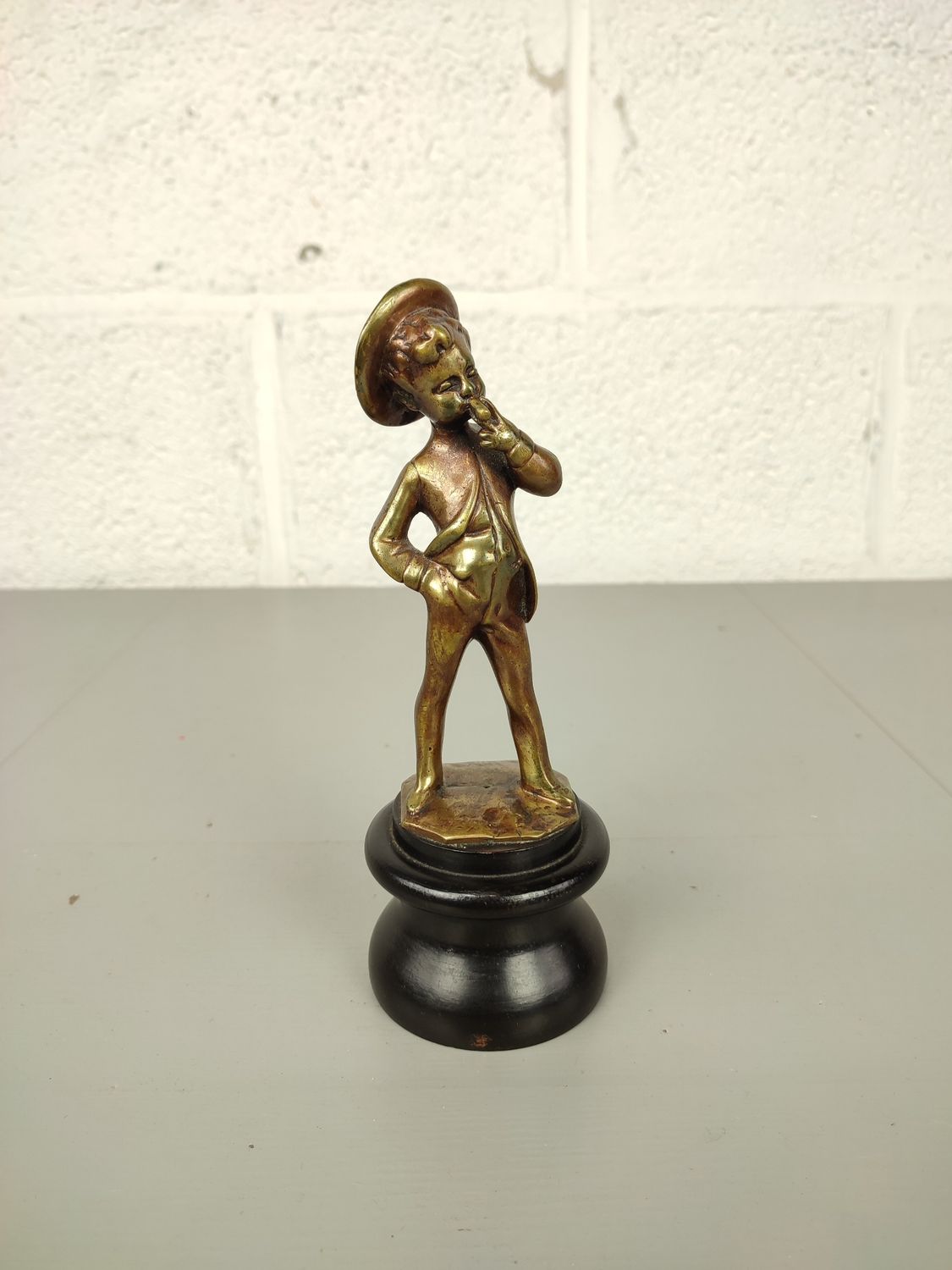 Bronze statue of a smoking boy