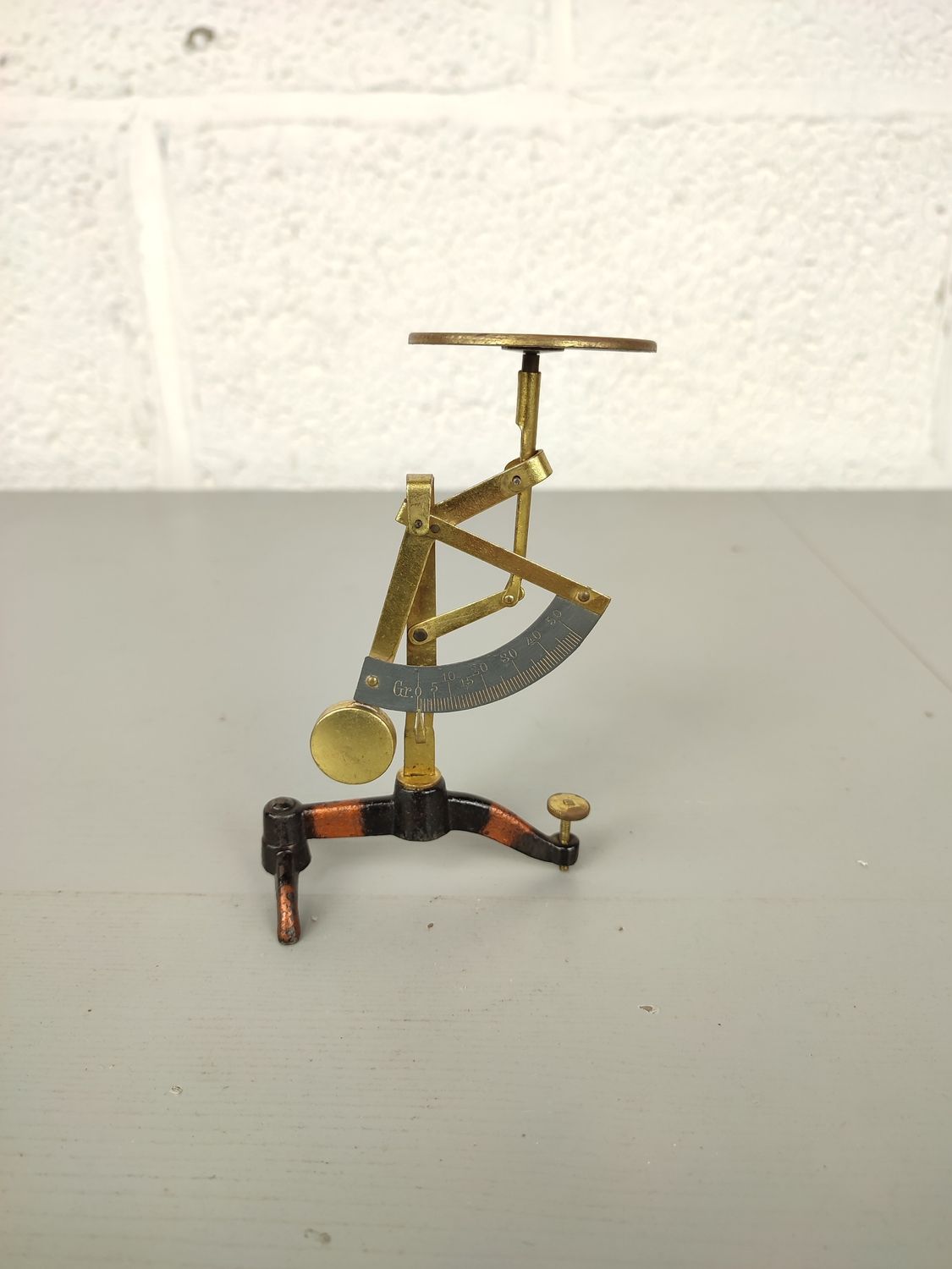 Mini scale for letters