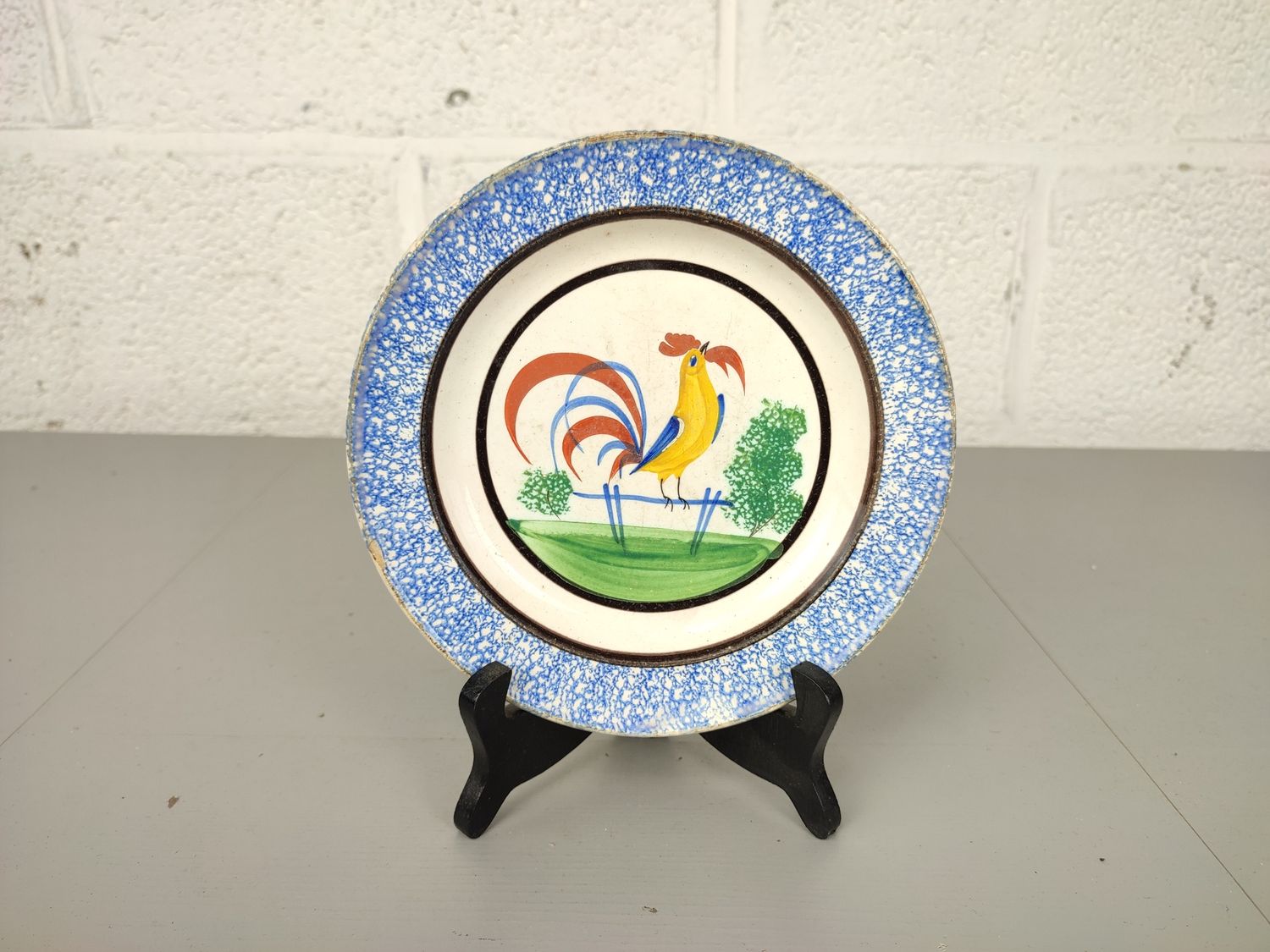Antique plate Forges-Les-Eaux