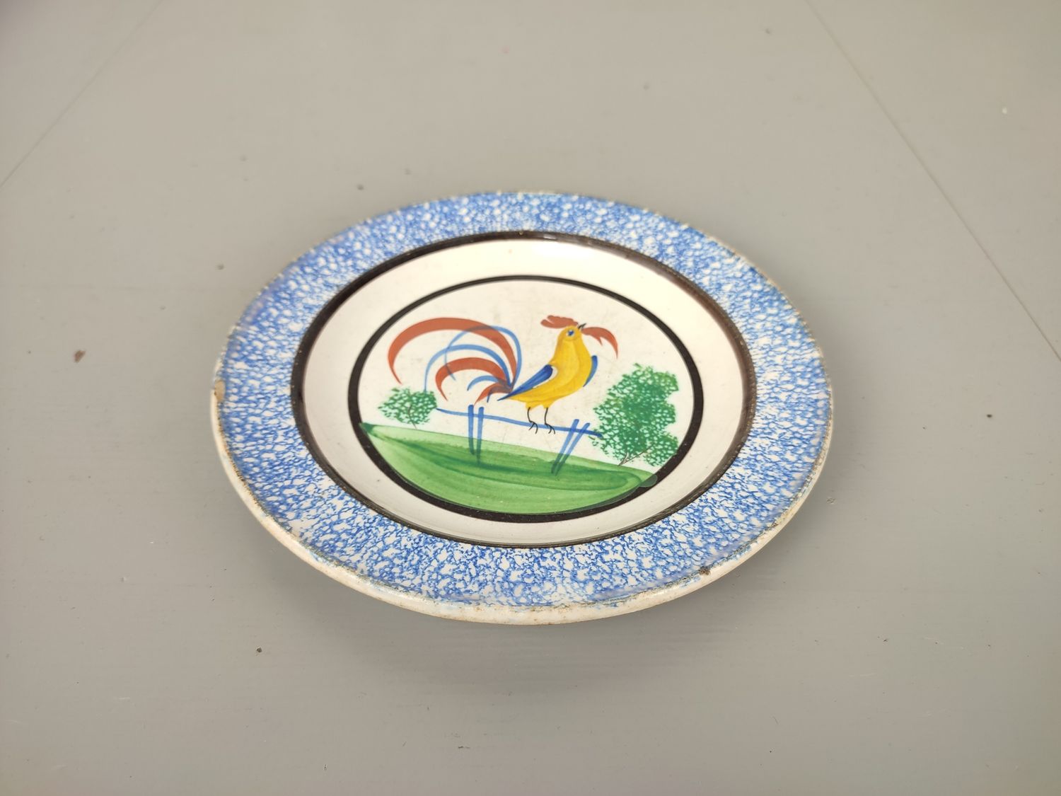 Antique plate Forges-Les-Eaux
