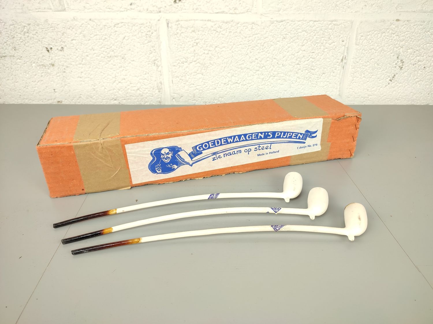 3 very long Goedewaagen&#39;s clay pipes