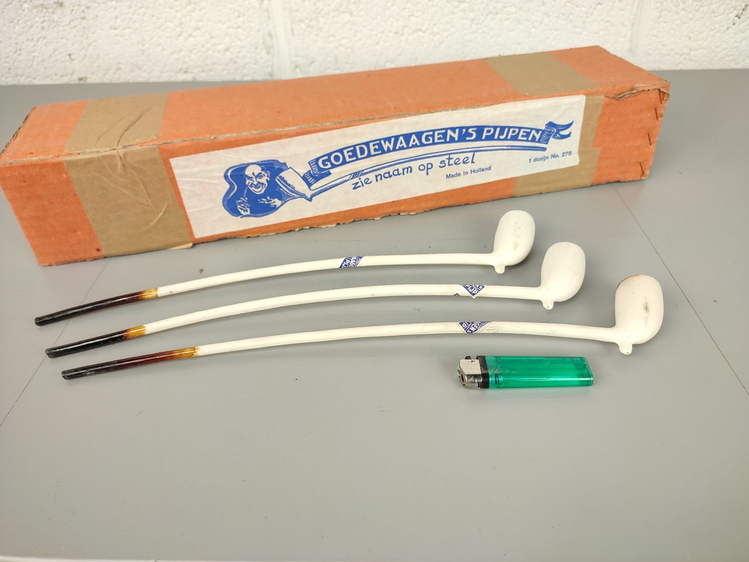 3 very long Goedewaagen's clay pipes