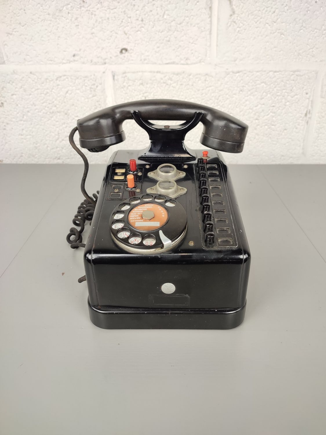 Old telephone in bakelite and metal