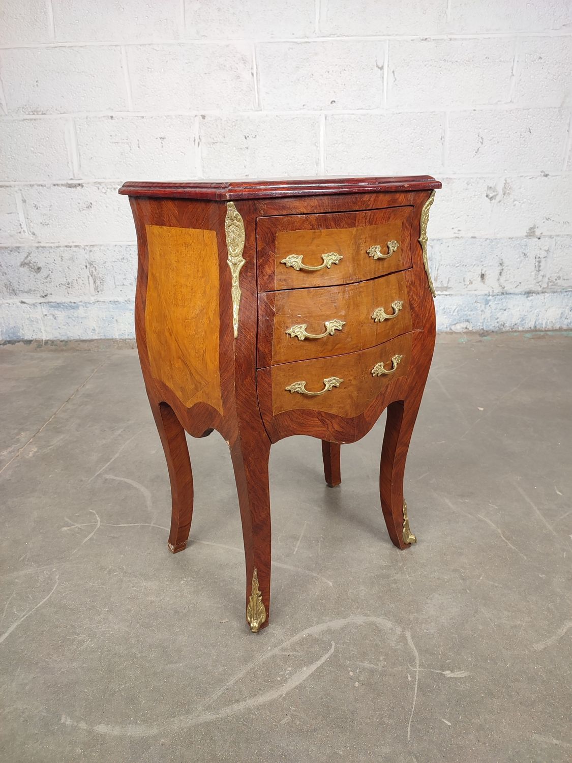 Convex Louis VX cabinet