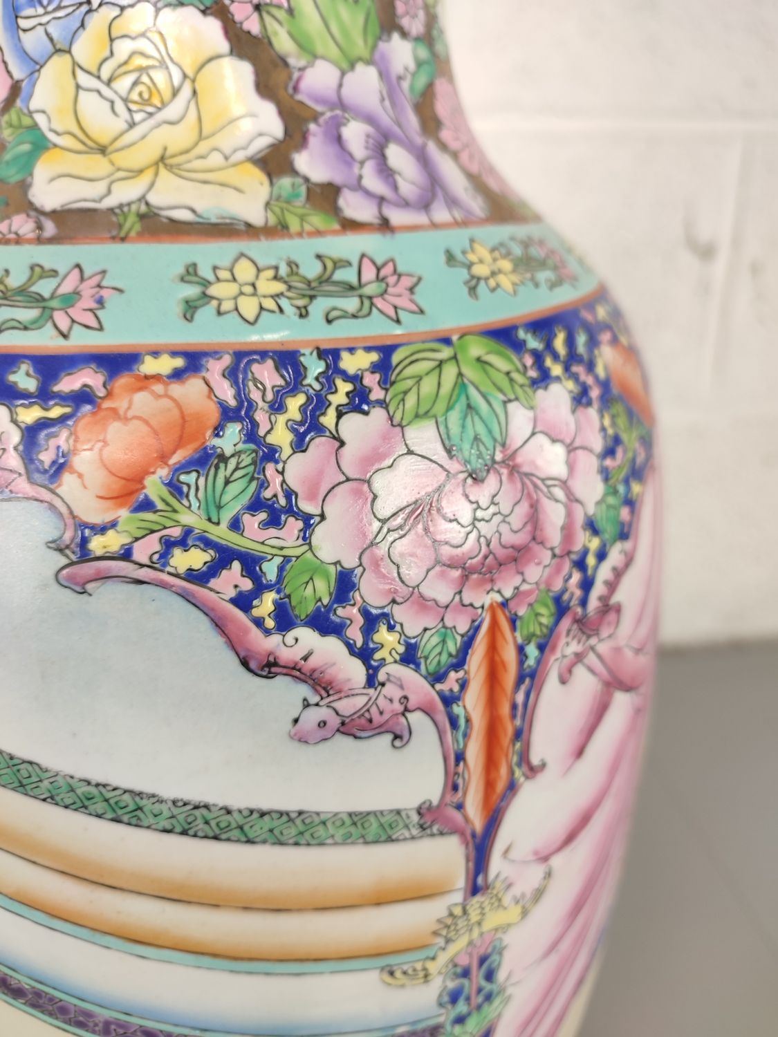 Large vintage Chinese vase (62)