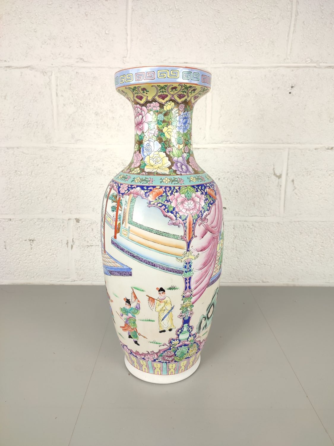 Large vintage Chinese vase (62)