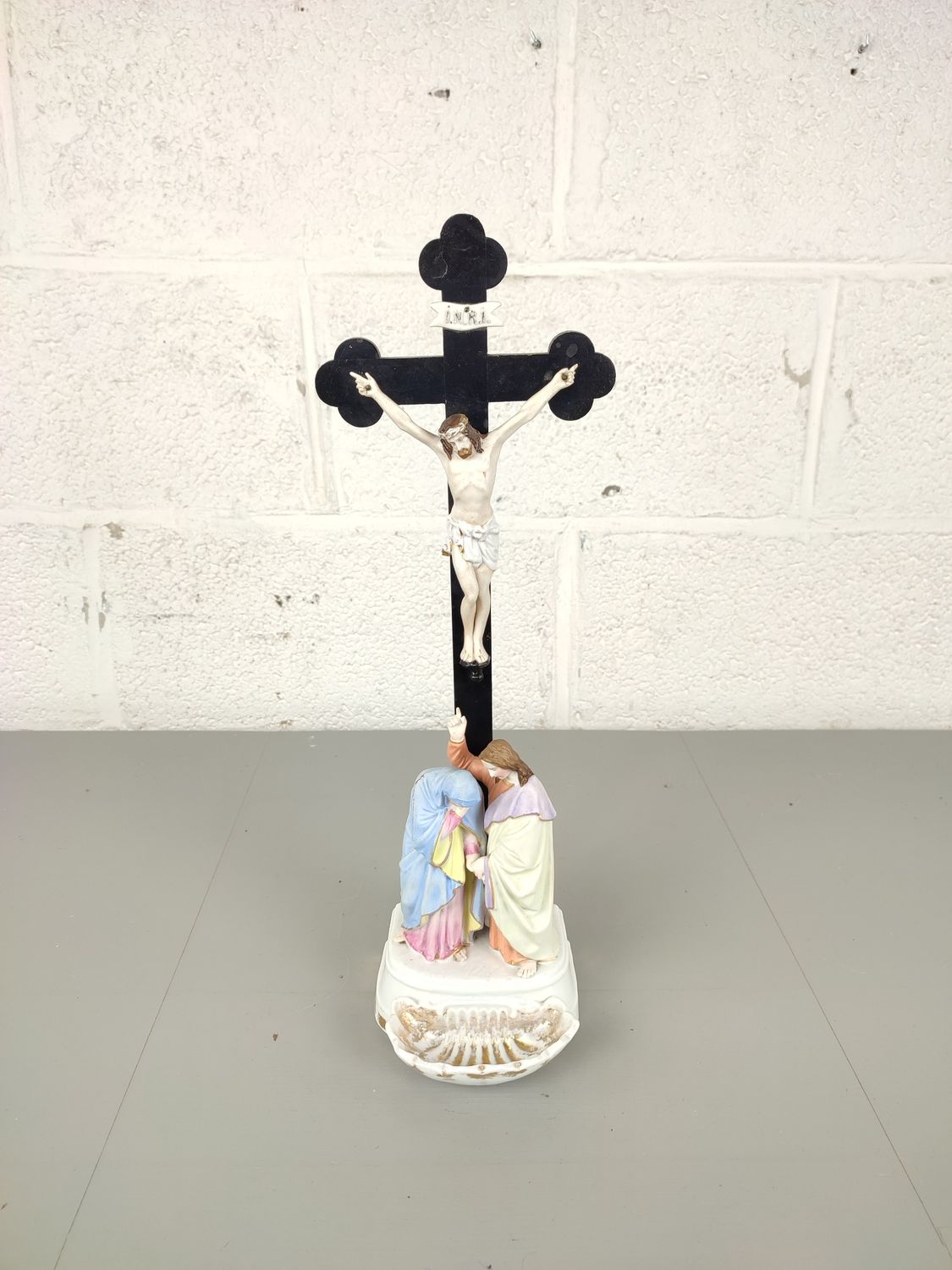Antique &#39;vieux Andenne&#39; crucifix