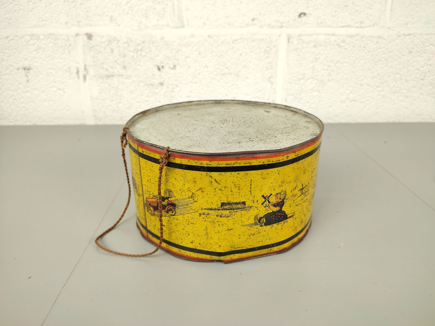 Old tin drum