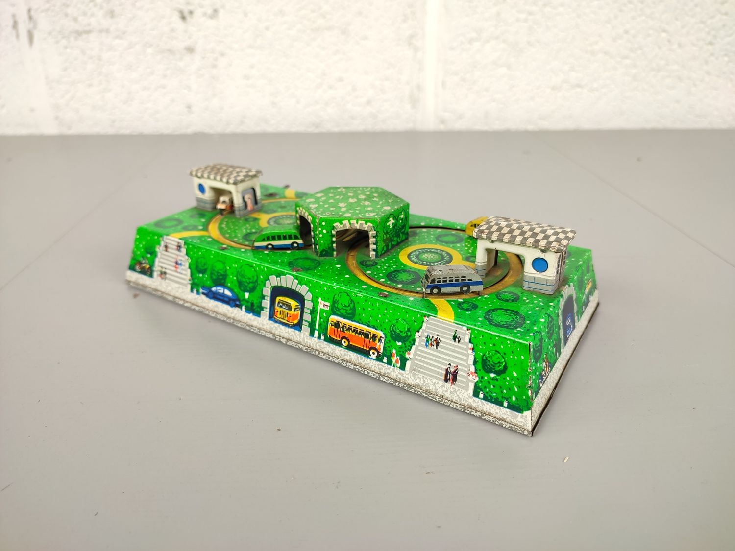 Tin wind-up toy