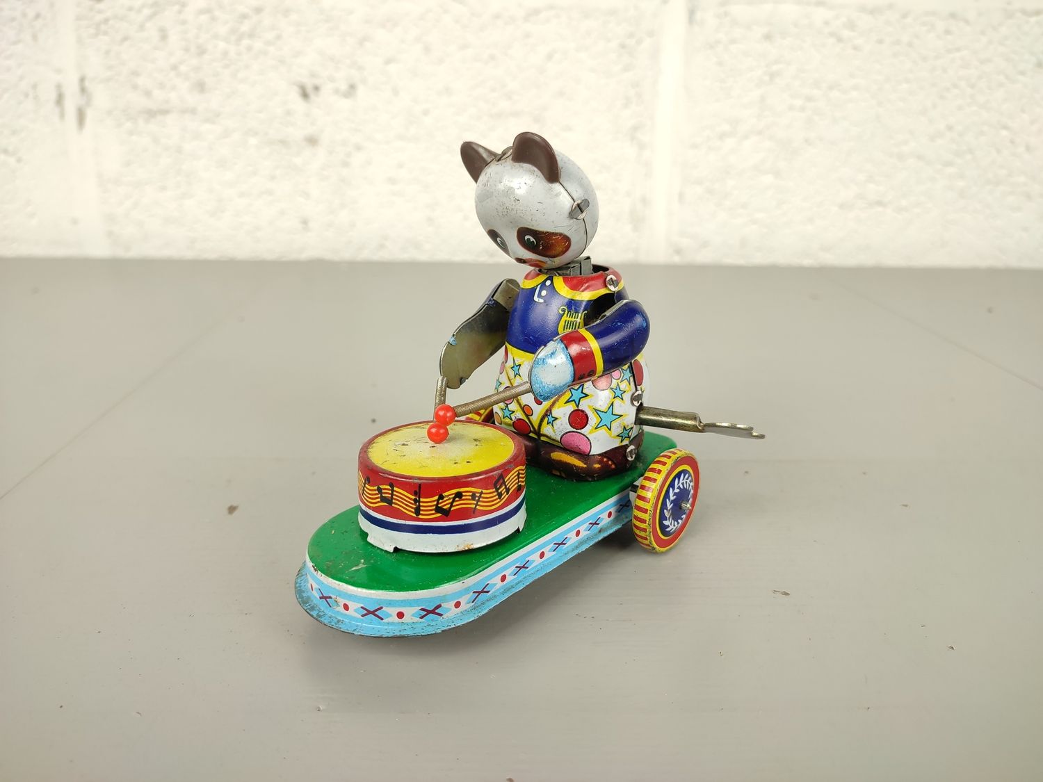 Tin wind-up toy drumming panda