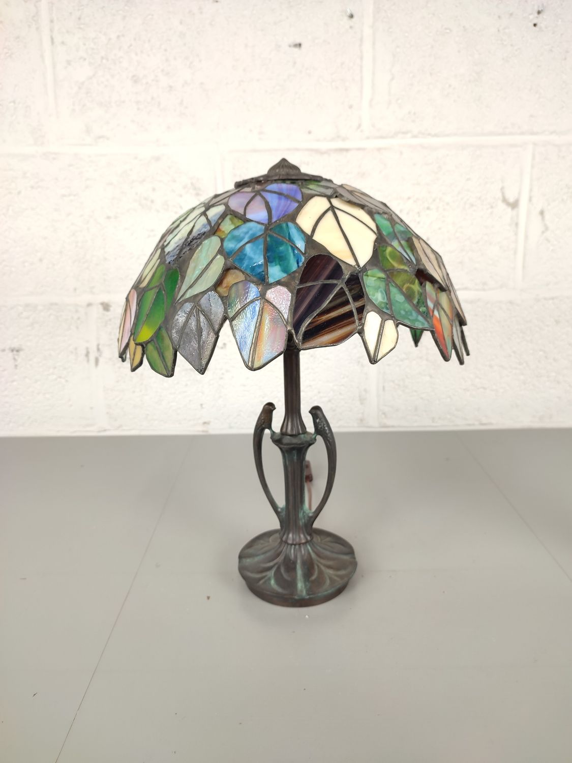 Tiffany lamp with leaves