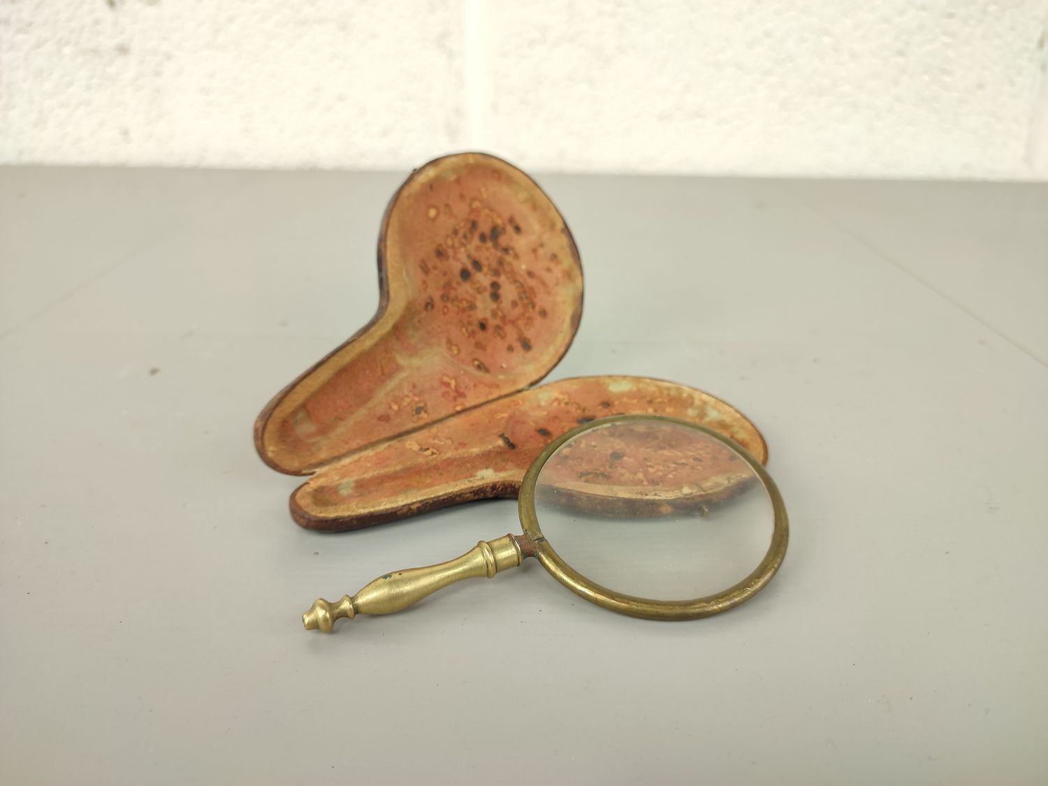 Antique magnifying glass 18th century