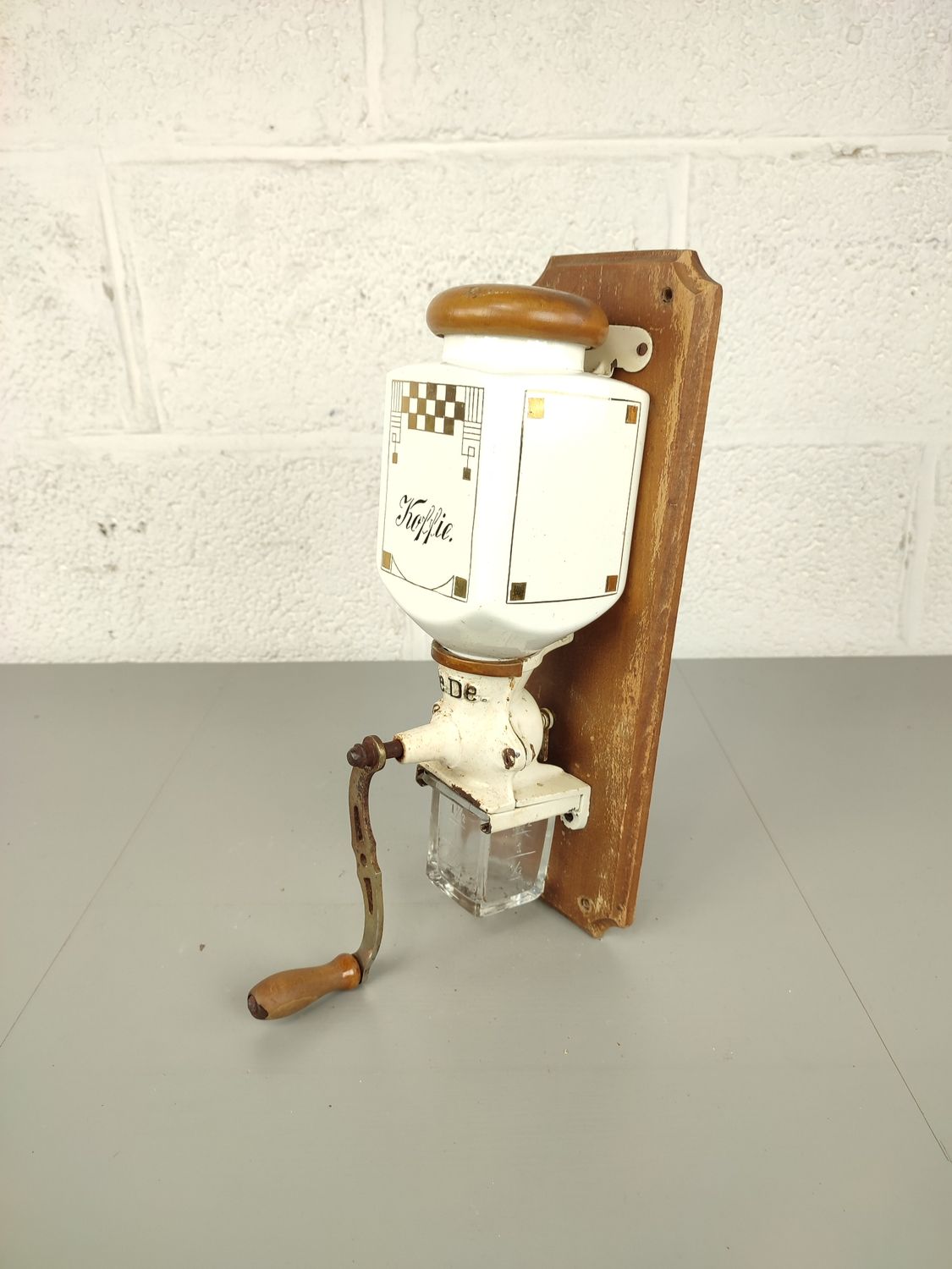 Wall coffee grinder