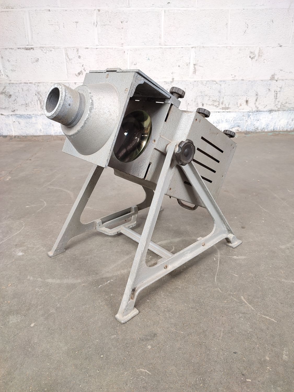 Large projector / lamp