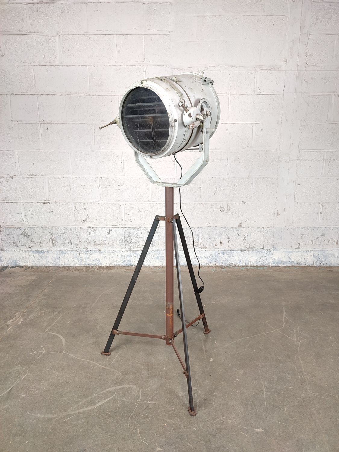 US Navy searchlight on tripod
