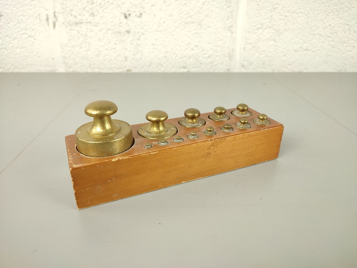 Complete set of weights