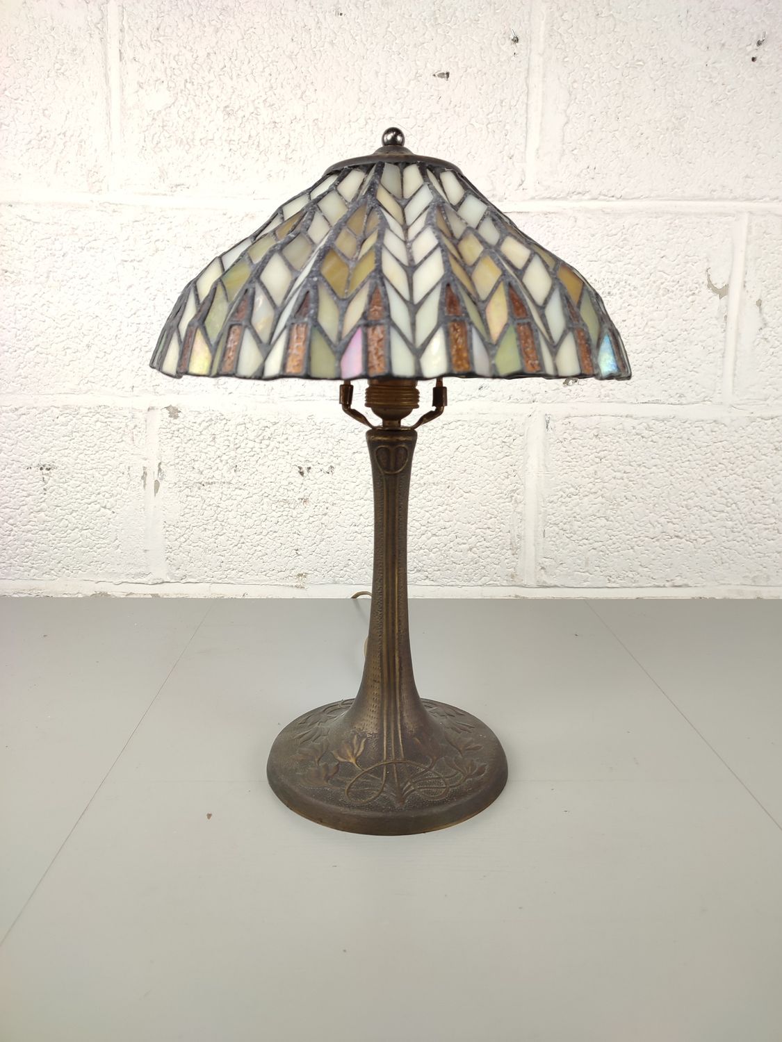 Tiffany lamp with wavy shade