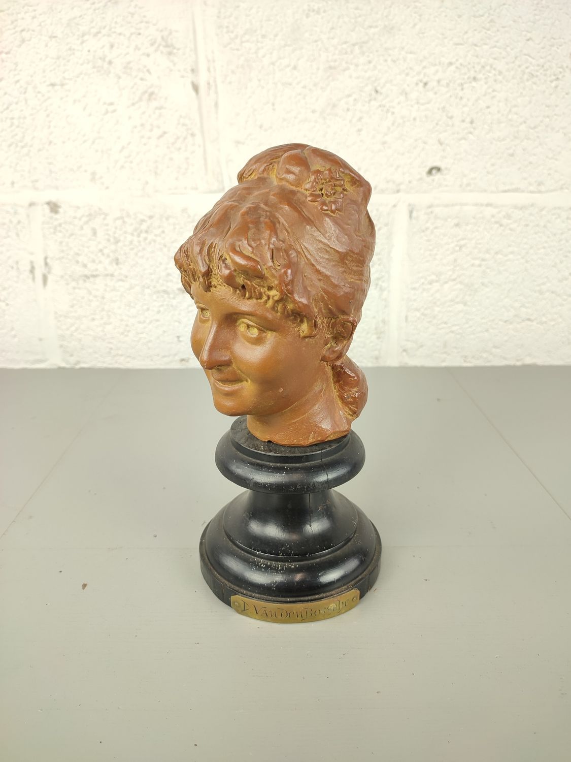 Dominique Van Den Bossche - Terracotta buste