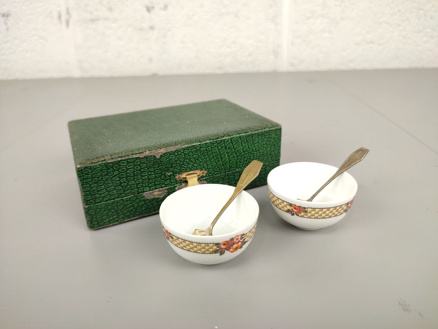 Box with 2 Limoges porcelain pepper &amp; salt bowls
