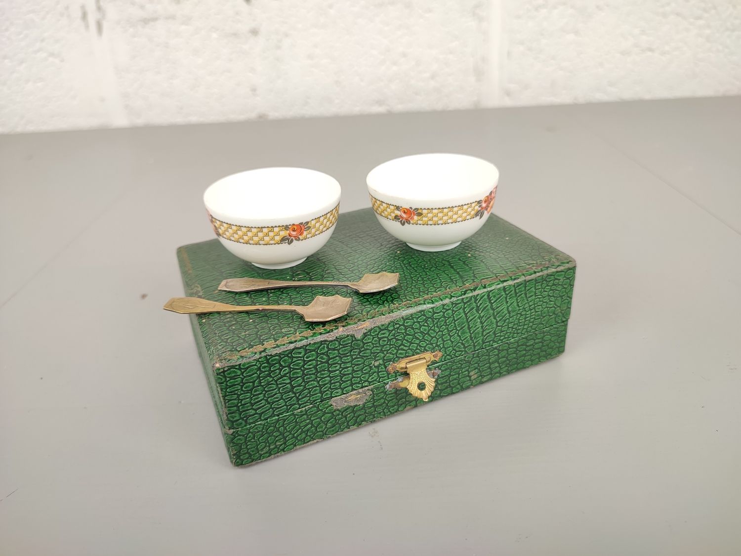 Box with 2 Limoges porcelain pepper &amp; salt bowls