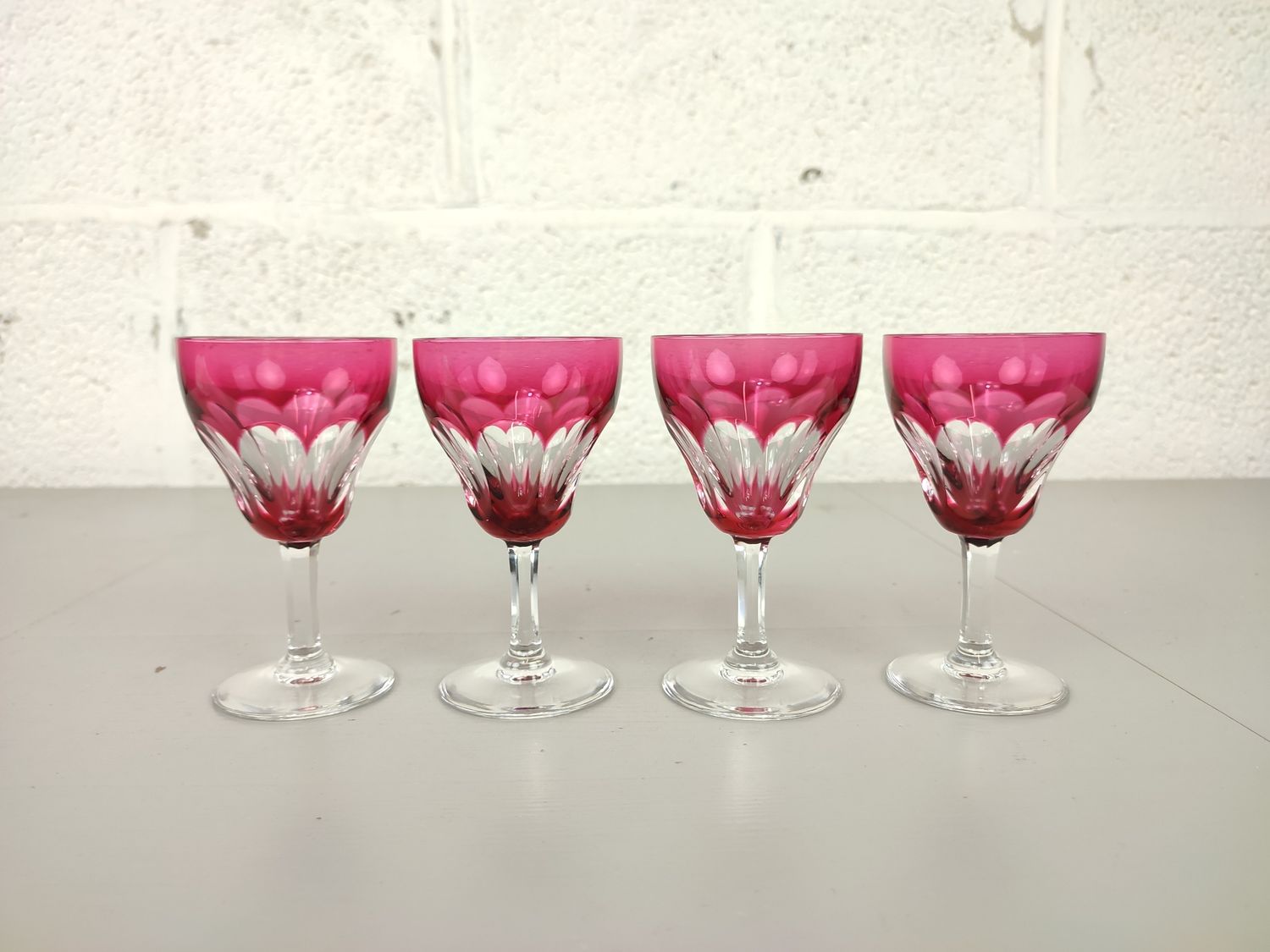 Set of 4 red Val Saint Lambert wineglasses