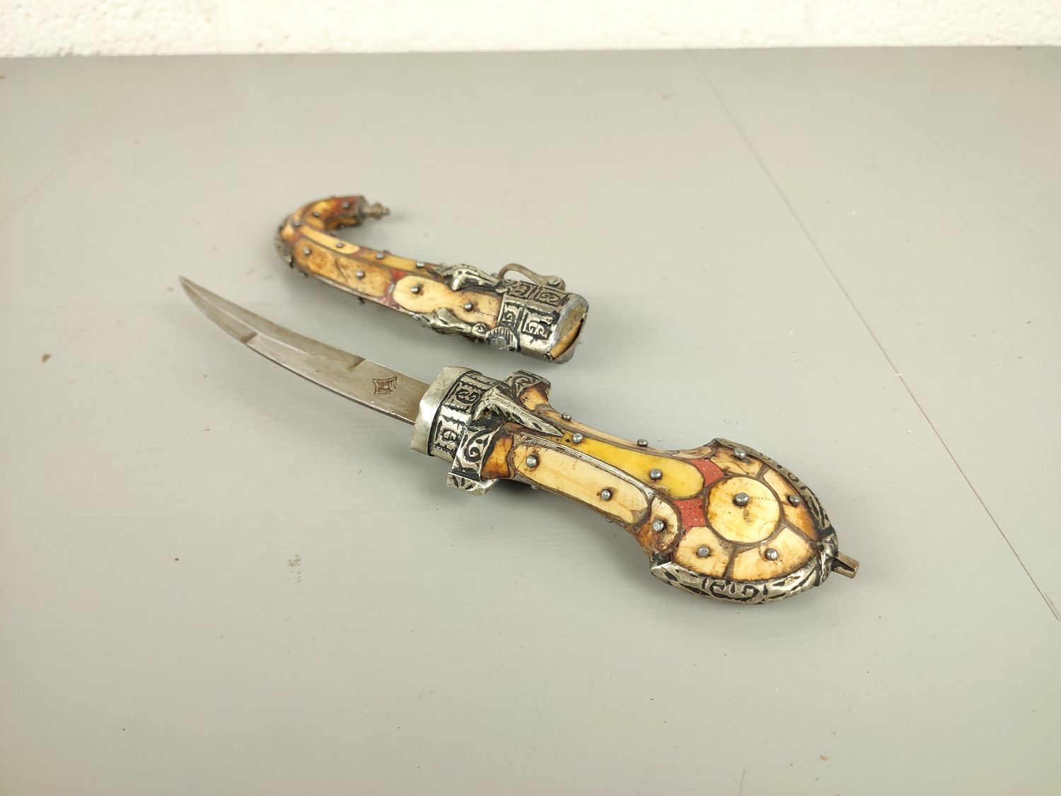 Moroccan Koummya dagger with camel bone