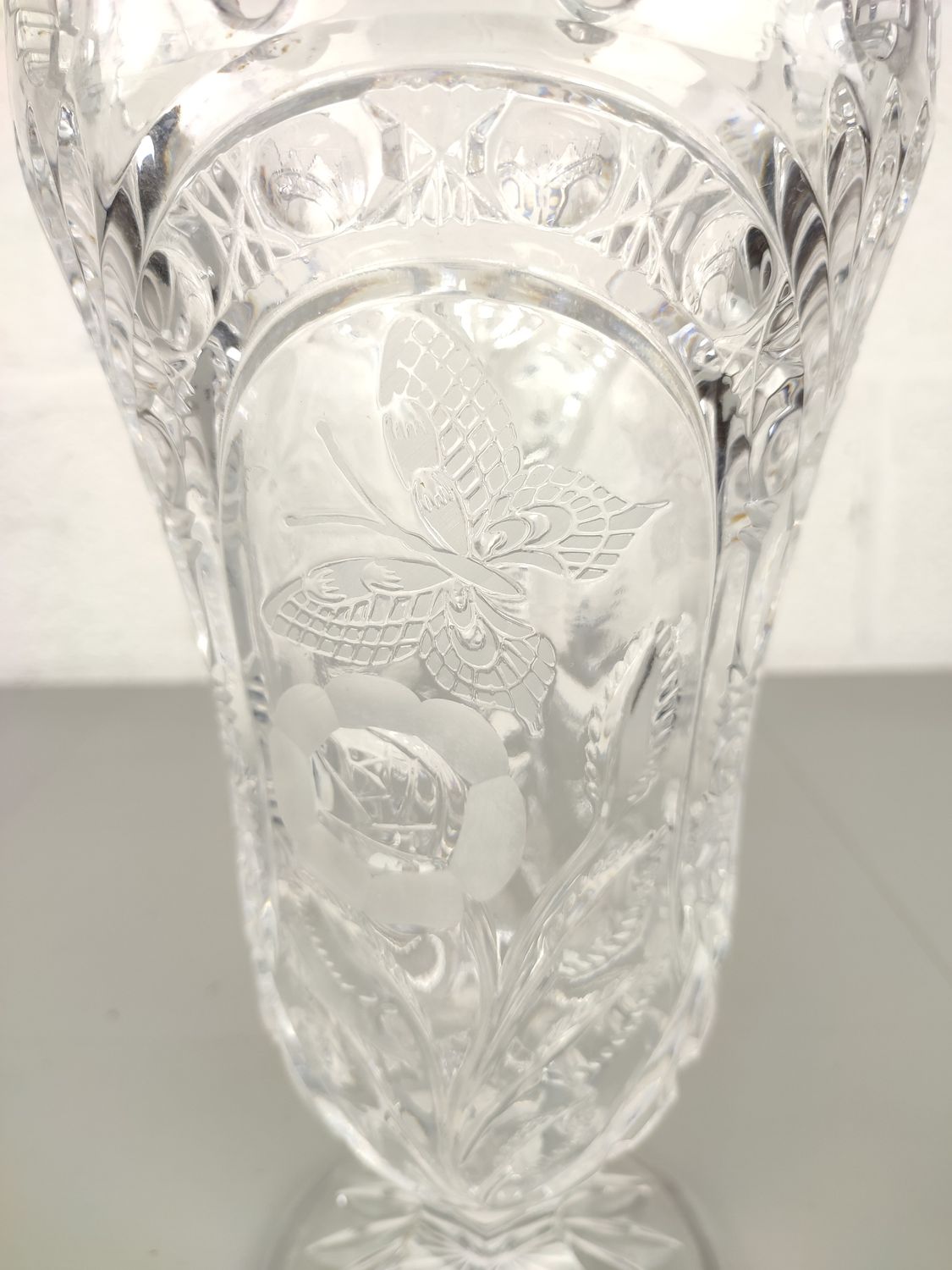 Large crystal cut vase