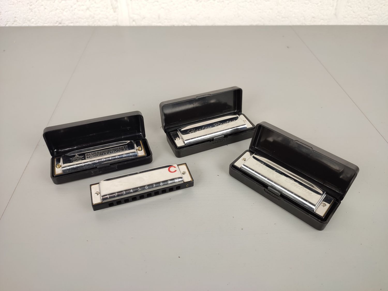 4 harmonicas