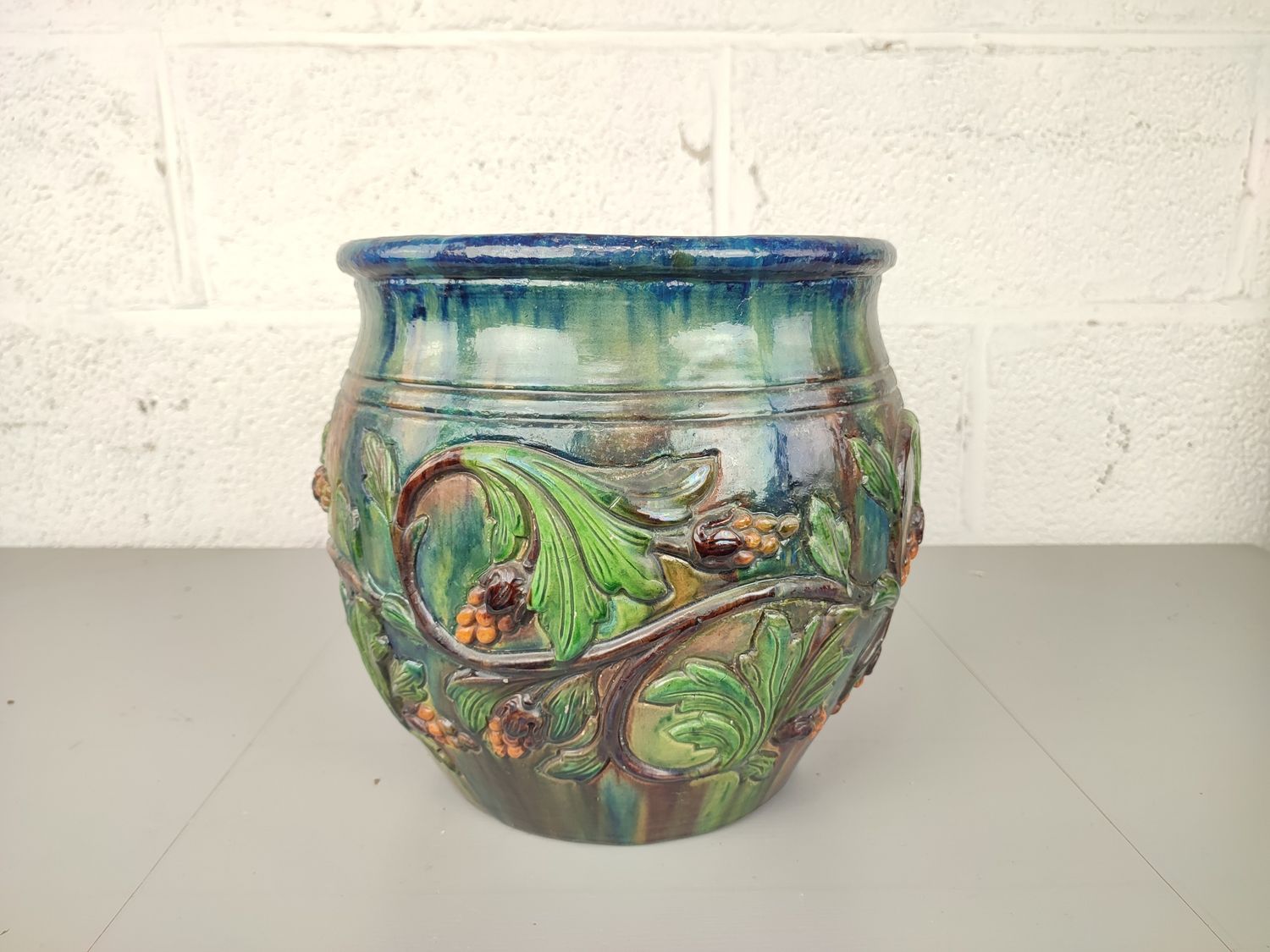 Vase in Flemish earthenware