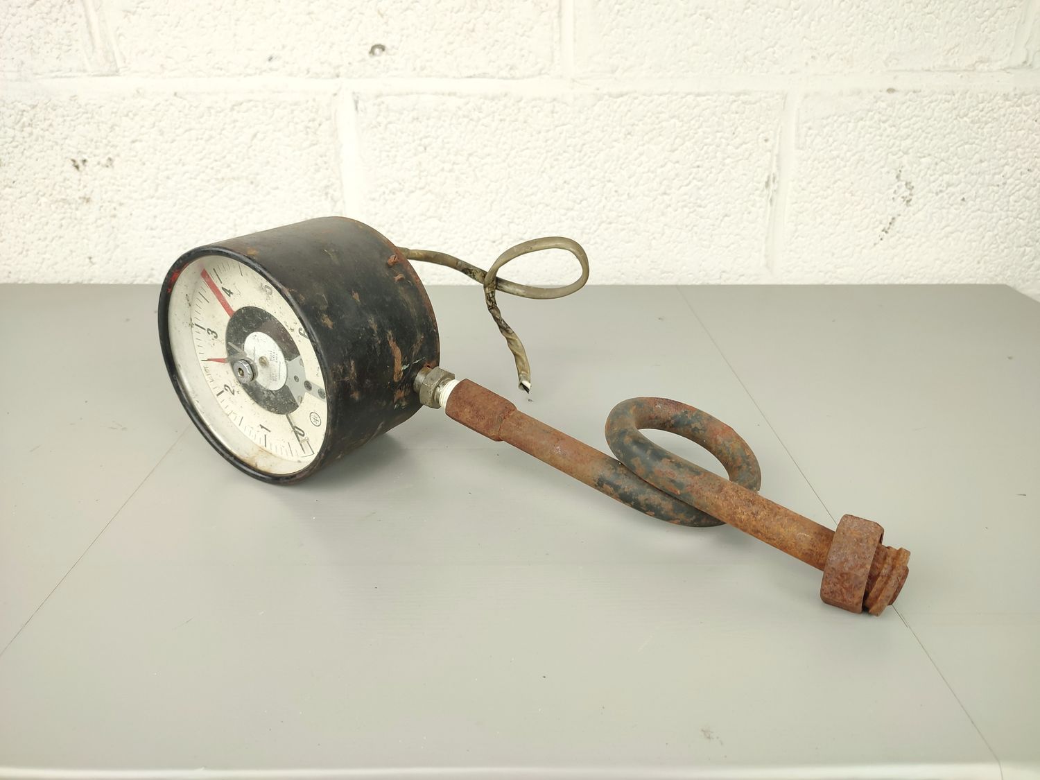 Large pressure gauge