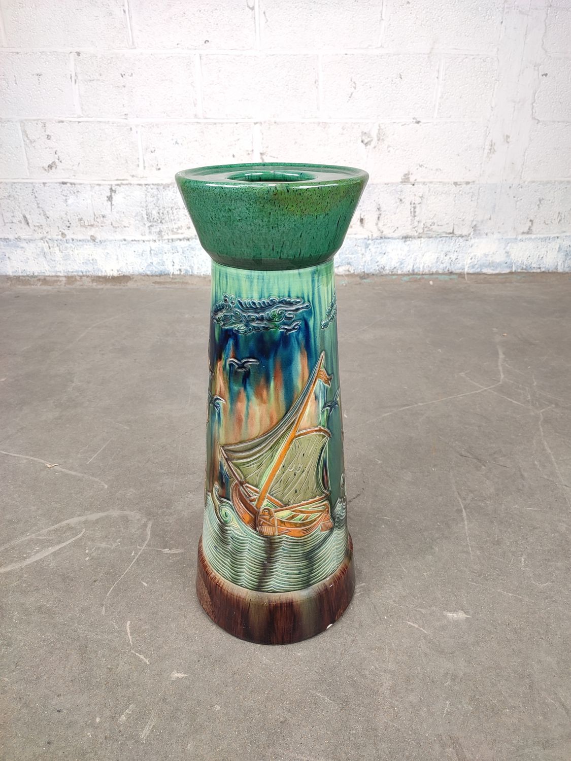 Flower pot stand in Flemish earthenware