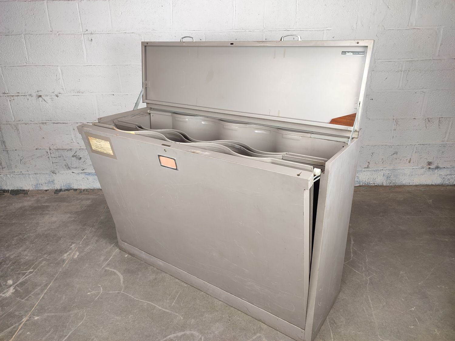 Vertical plan filing cabinet