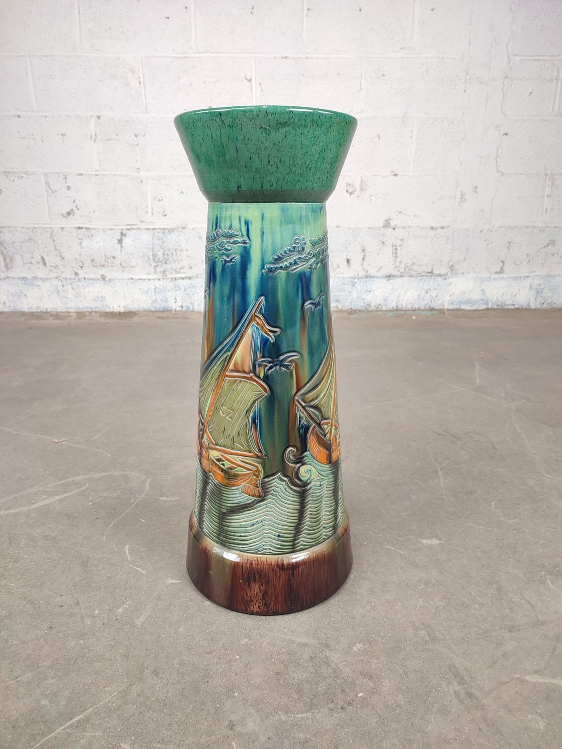 Flower pot stand in Flemish earthenware