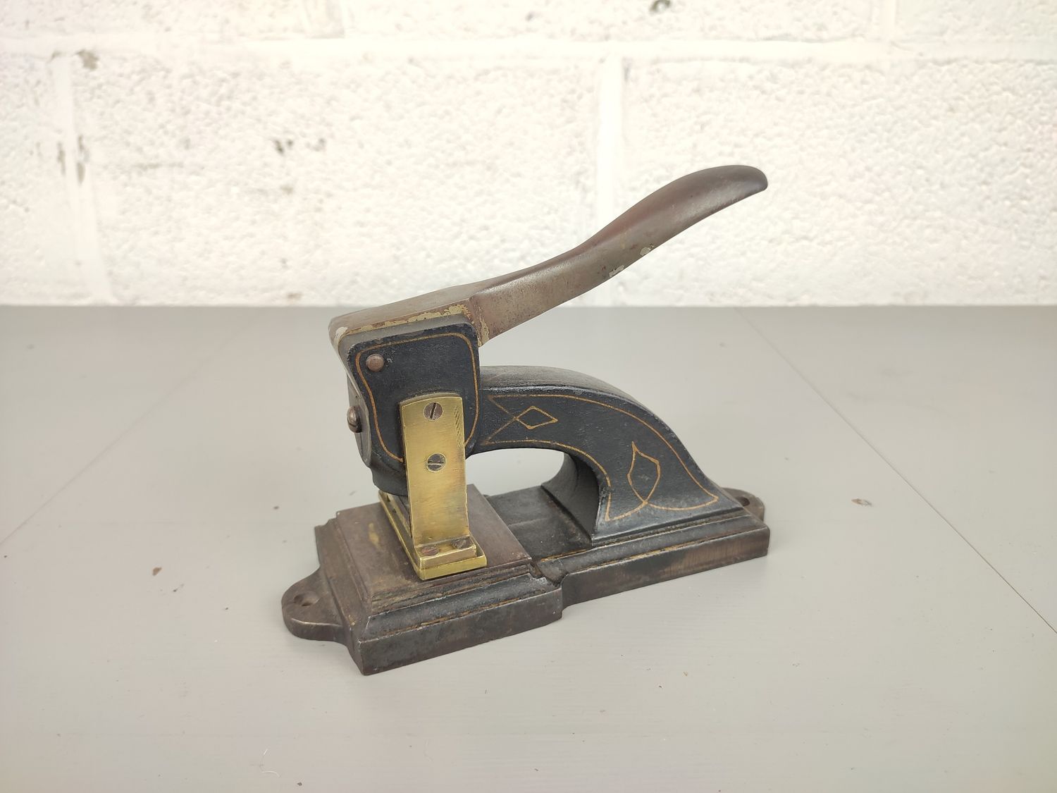 Perfin / word perforating device