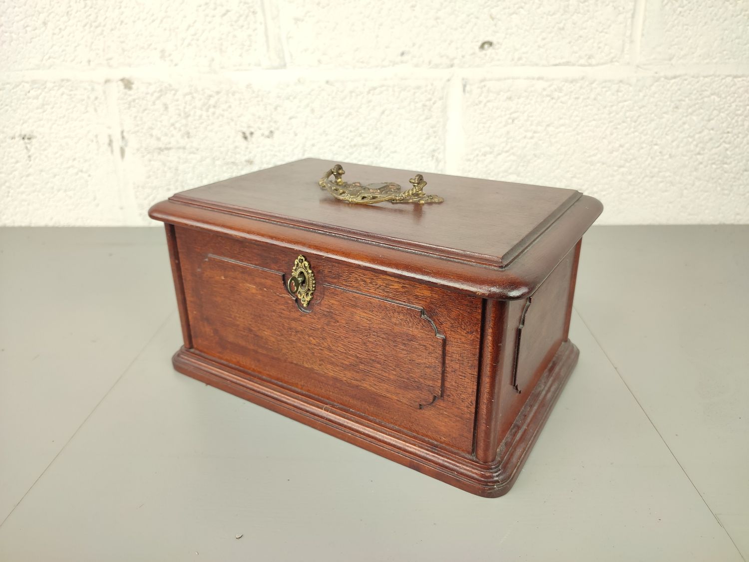 Antique wooden juwelry box