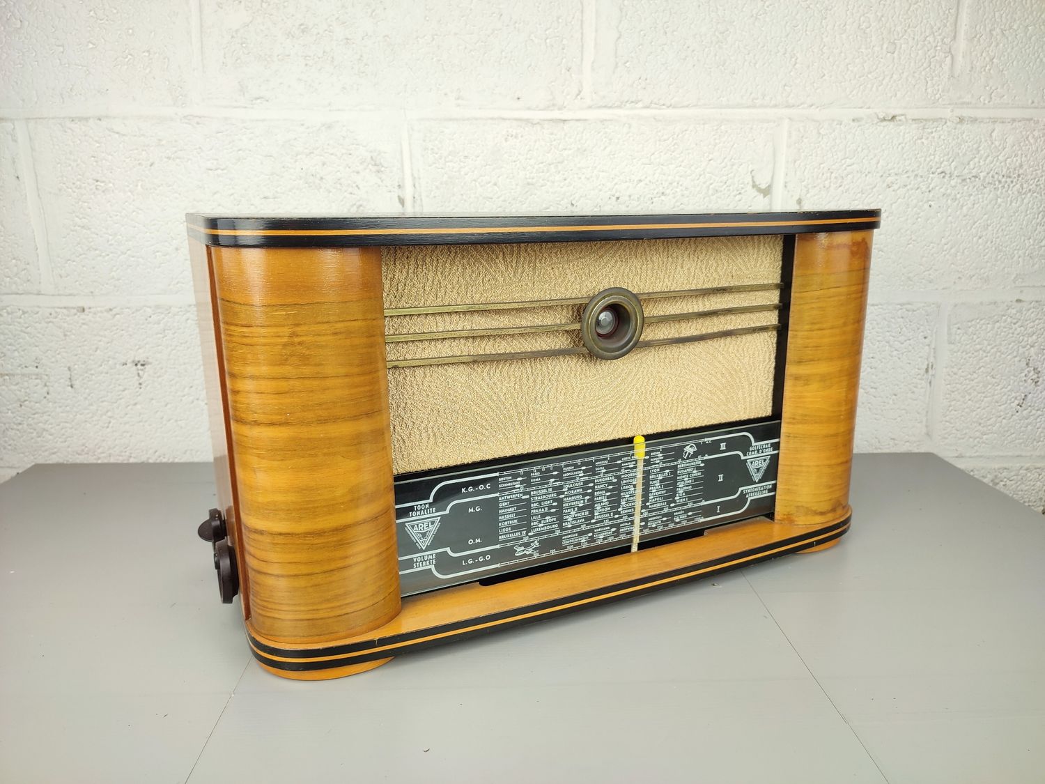 Old Arel 121A radio