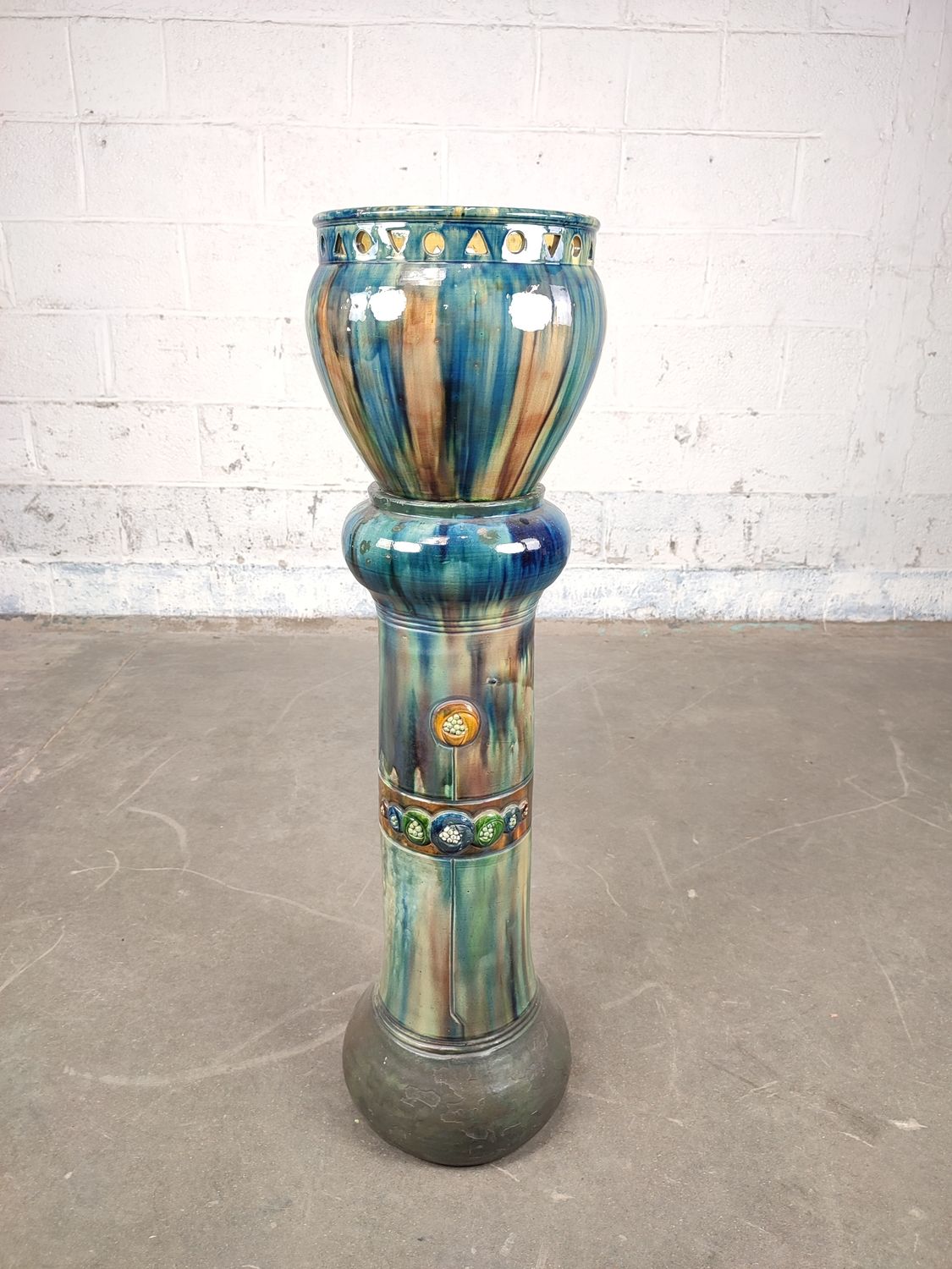 Plant stand in Flemish pottery