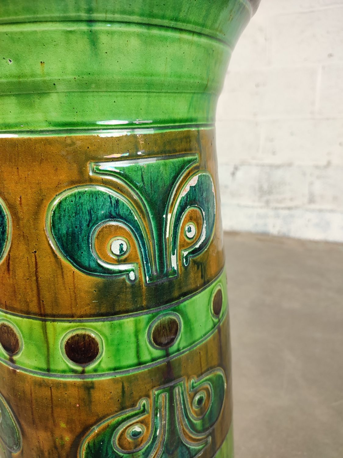 Plant stand in Flemish pottery
