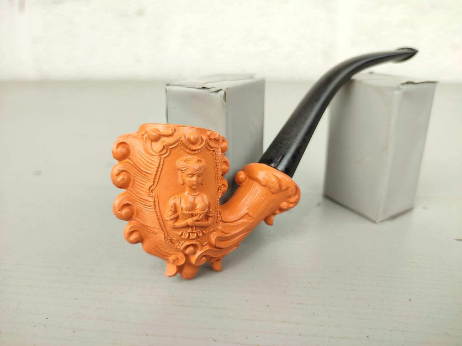 Old clay pipe P Goedewaagen or Job Clerc