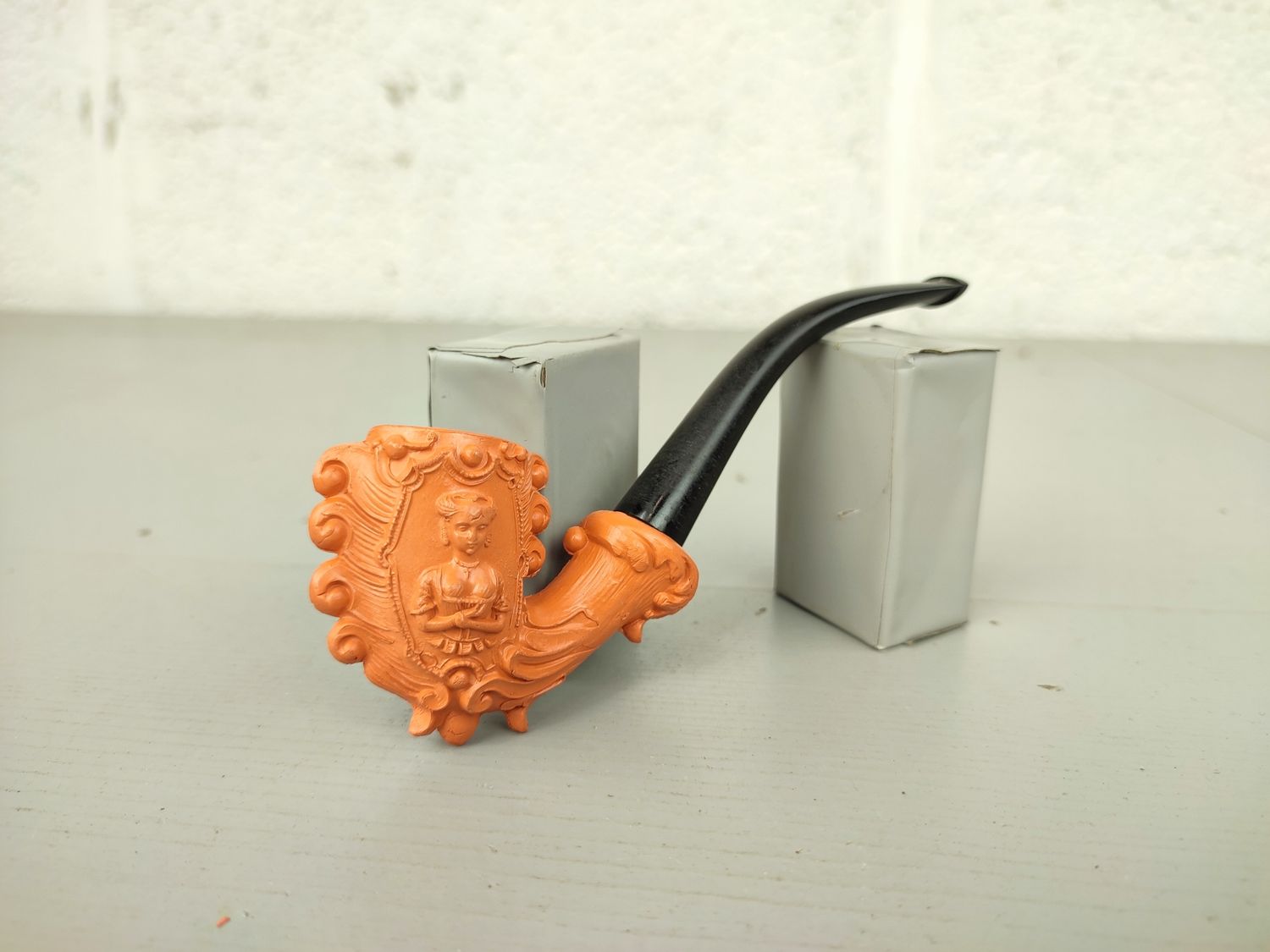 Old clay pipe P Goedewaagen or Job Clerc