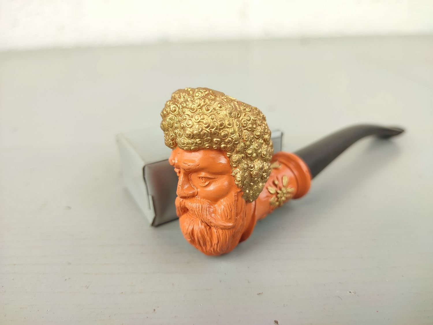 Old clay pipe P Goedewaagen or Job Clerc